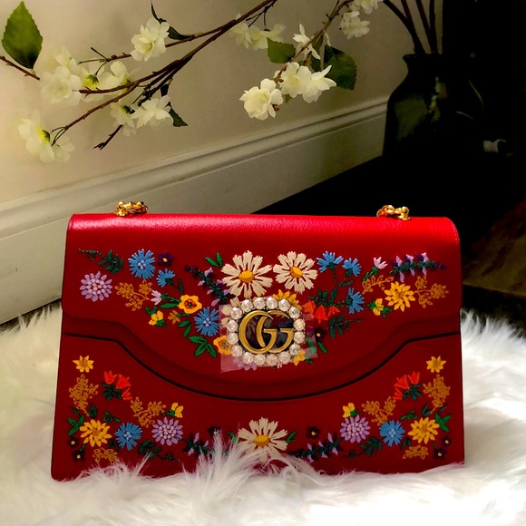 Gucci Handbags - 💯%Auth Gucci Red Leather Embroidered Shoulder Bag